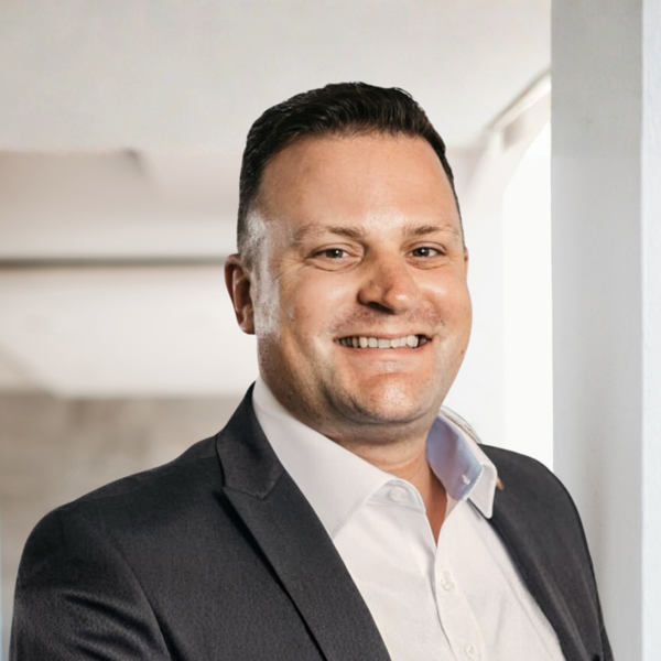 Headshot of CHRIS REILLY