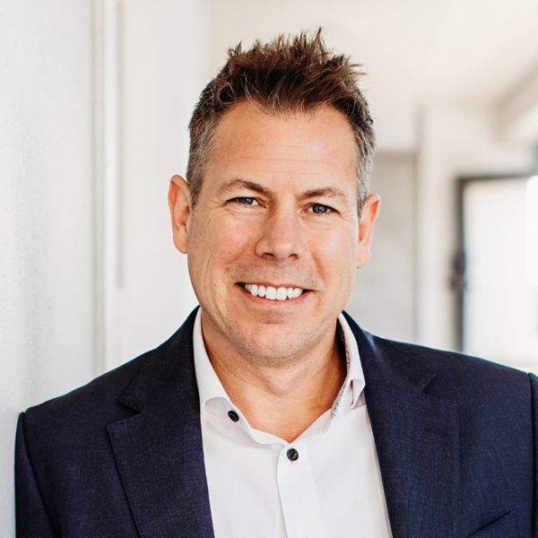 Headshot of LYLE WRAXALL